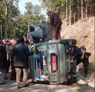 गम्भीर दुर्घटनाबाट जोगिए एमाले महासचिव पोखरेल